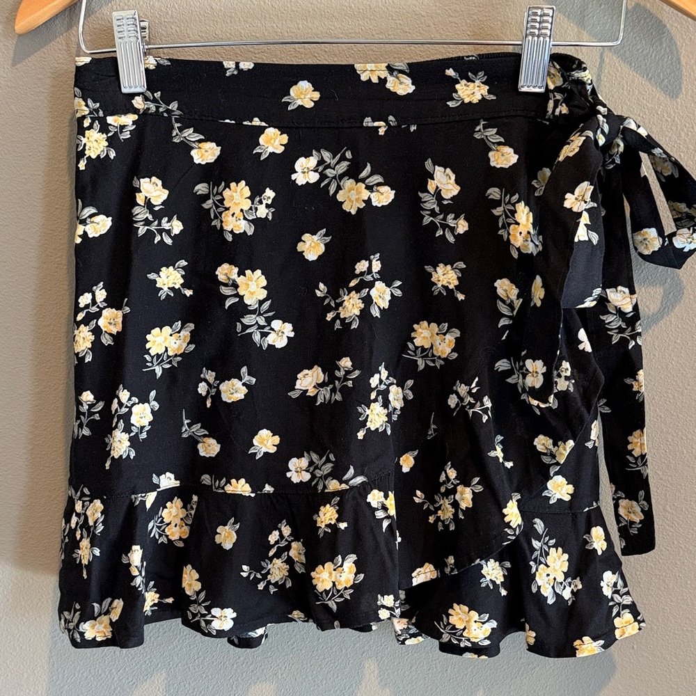 Hollister Black Faux Wrap Skort with Yellow Floral Print and Side Tie